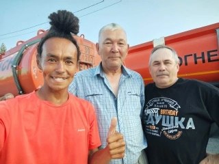 Спортсмена на ультрамарафоне спасли водители от медведей