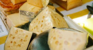 В Новом Уренгое оштрафованы предприниматели за продажу санкционного сыра