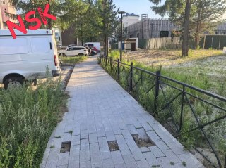 Опасная пешеходная дорожка требует внимания городских служб